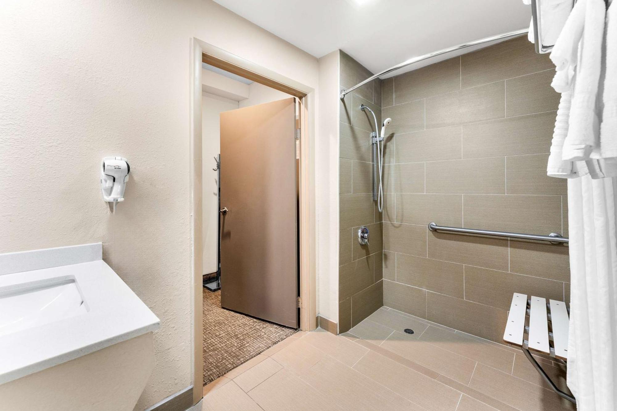 Surestay Plus By Best Western Reading North Luaran gambar
